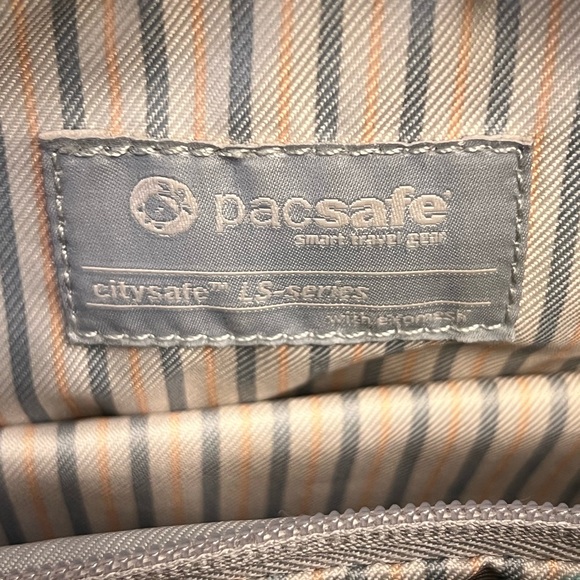 PacSafe Crossbody City Safe LS150 Series Turquoise Navy Adjustable Strap Preown - Picture 10 of 14